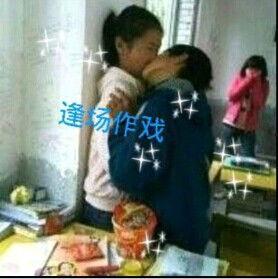 小学接吻视频,揭秘小学生接吻视频背后的温馨故事