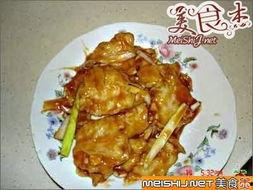 锅包肉的做法视频,外酥里嫩，酸甜可口，家庭必备美食教程