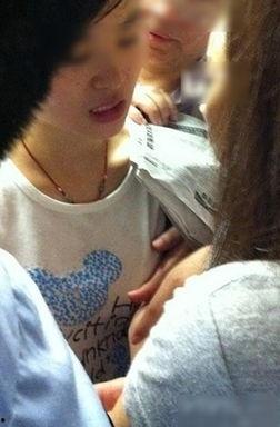 吃胸摸下视频,网络恶搞背后的社会现象