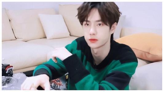 吃瓜爆料程潇王一博,瓜田里的甜蜜邂逅