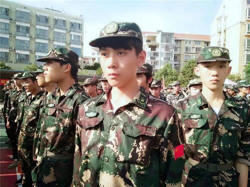 今日大瓜-51吃瓜群众军训女,51吃瓜群众热议校园风云