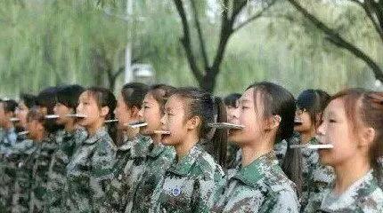 今日大瓜-51吃瓜群众军训女,51吃瓜群众热议校园风云