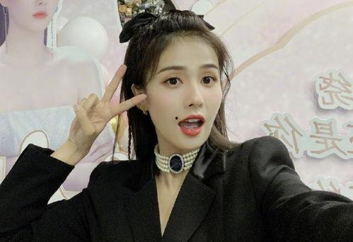 爆料吃瓜校草四字女星,四字校草与神秘四字女星的爱恨纠葛