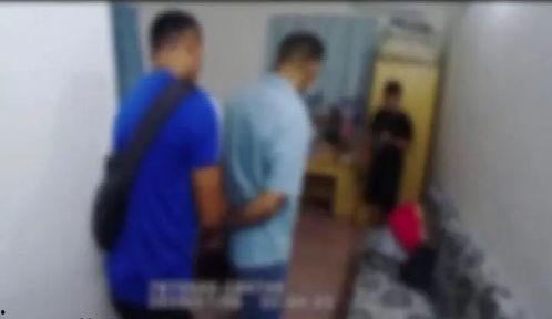 两男干一女视频,两男一女激情视频引发热议