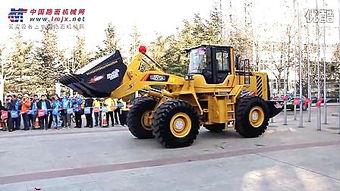 铲车视频表演,演绎工业之美