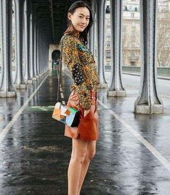 秦舒培维密走秀视频,优雅演绎时尚魅力